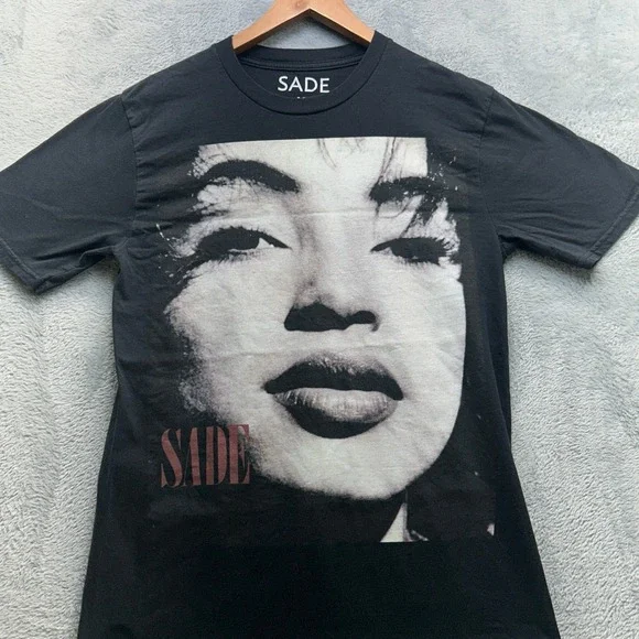 Sade Smooth Operator Graphic Shirt Mens Medium Black Band Tee Portrait Short Slv - Picture 1 of 7